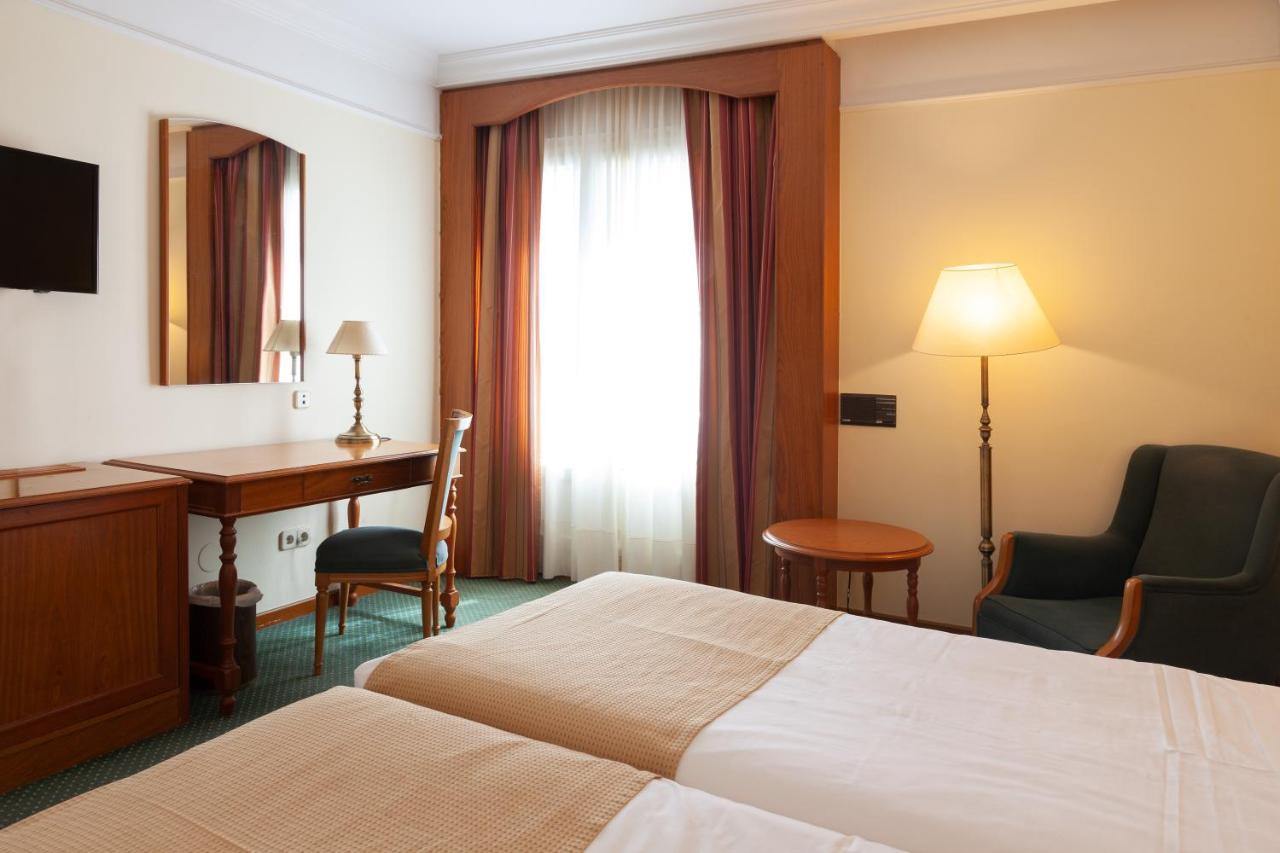 Hotel Hoyuela Santander Exteriör bild