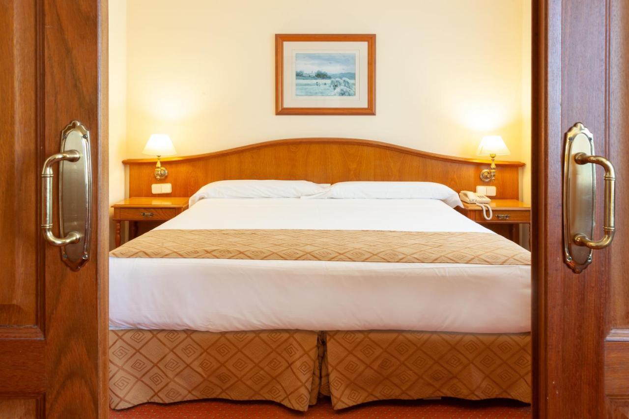 Hotel Hoyuela Santander Exteriör bild