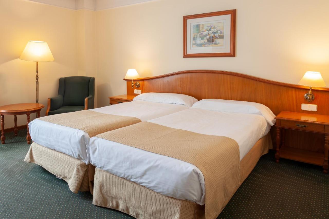 Hotel Hoyuela Santander Exteriör bild